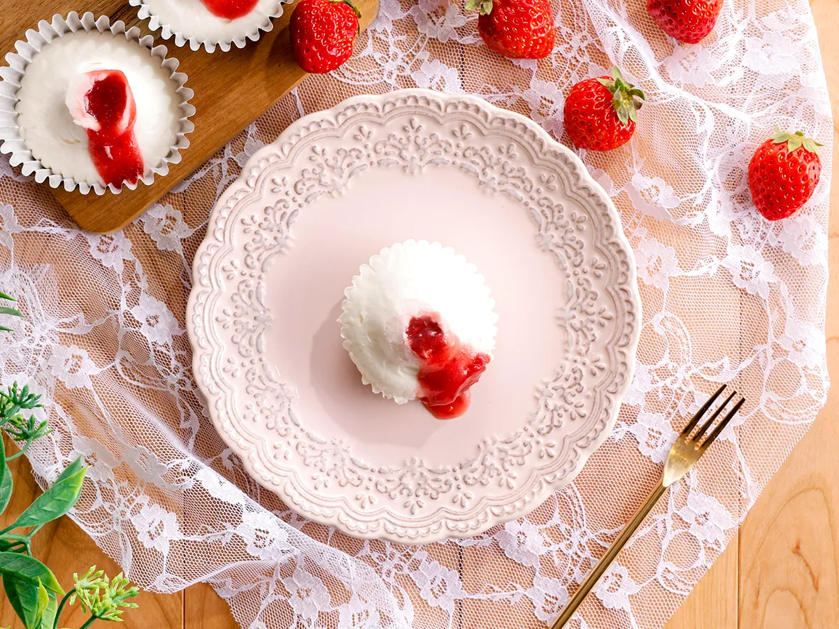 レアチーズケーキ〜いちごソース〜(3個)