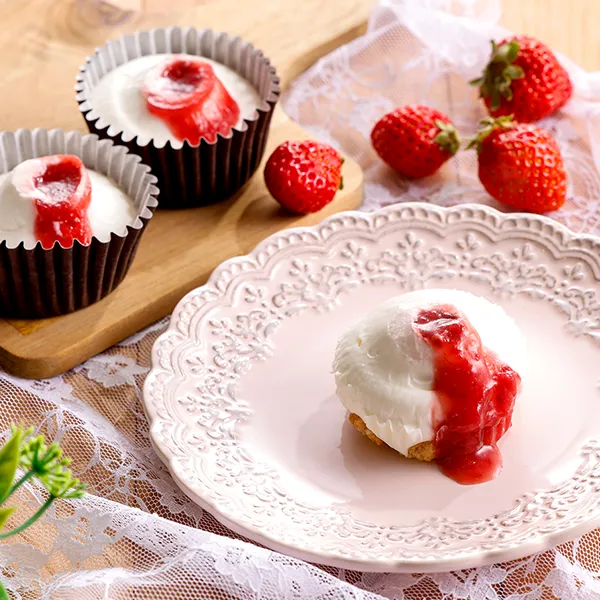 レアチーズケーキ〜いちごソース〜(3個)