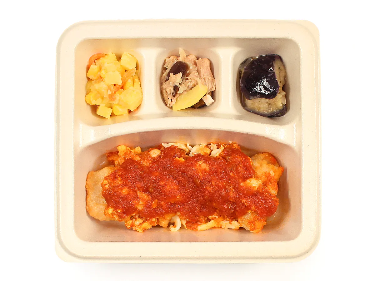 チキンのトマトチーズがけ