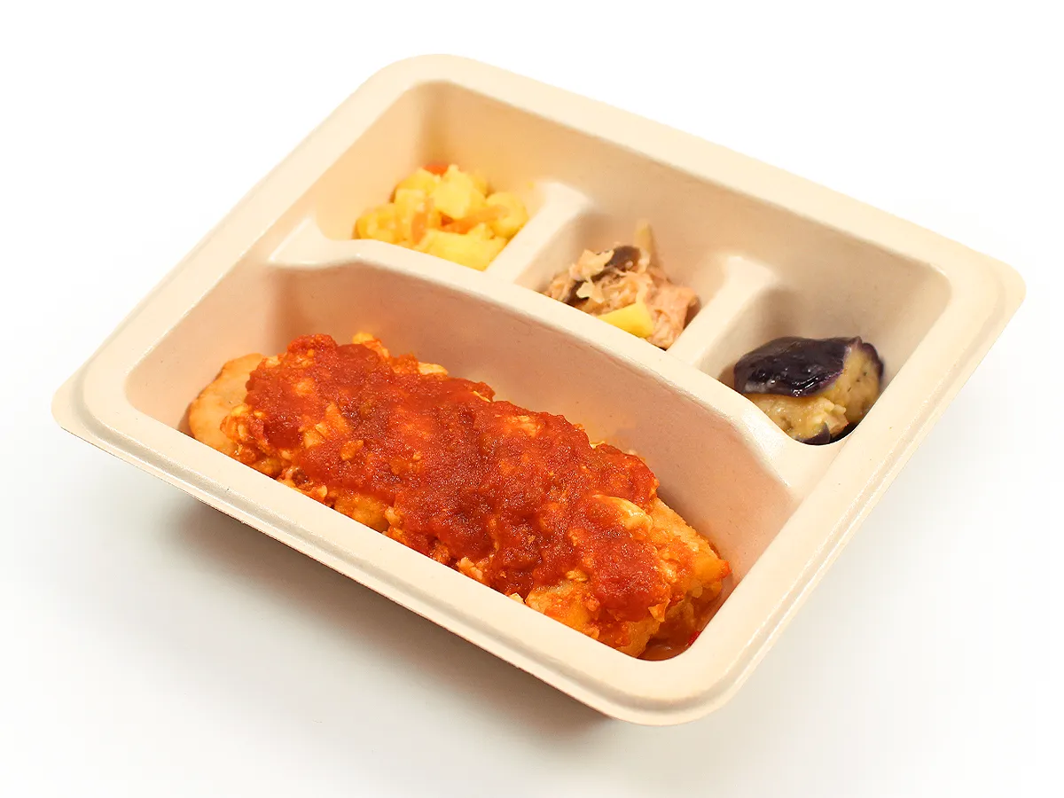 チキンのトマトチーズがけ
