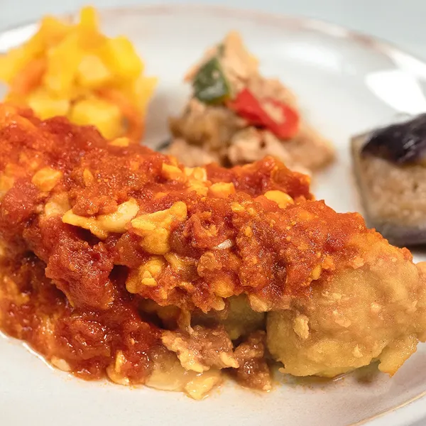チキンのトマトチーズがけ