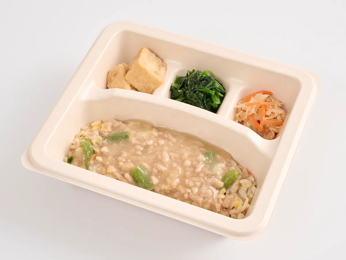 たっぷりそぼろの白湯あんかけ炒飯