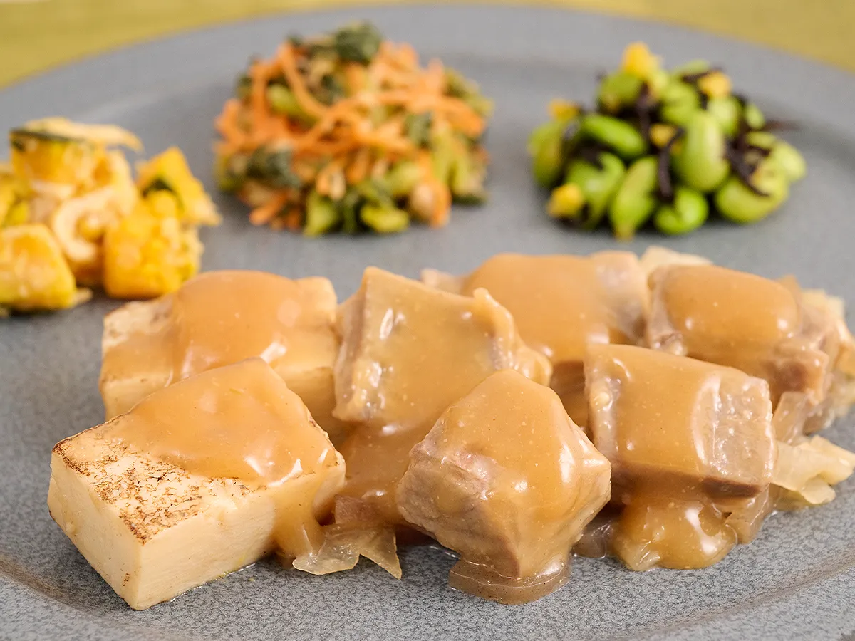 牛すじとお豆腐の味噌だれ