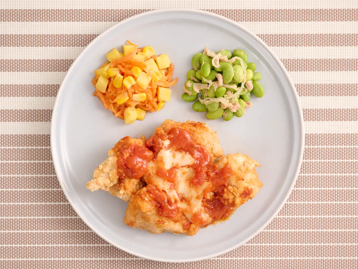 チキンのトマトチーズがけ