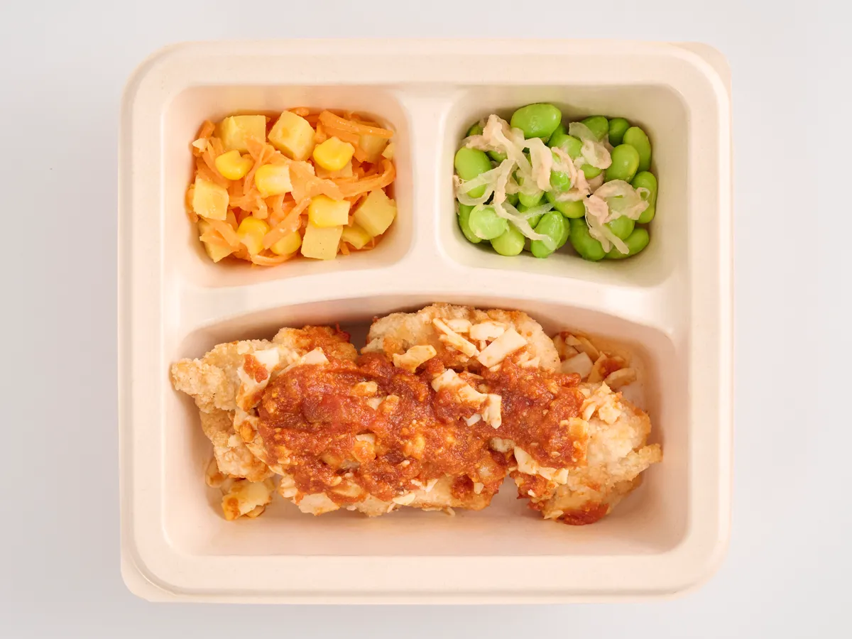 チキンのトマトチーズがけ