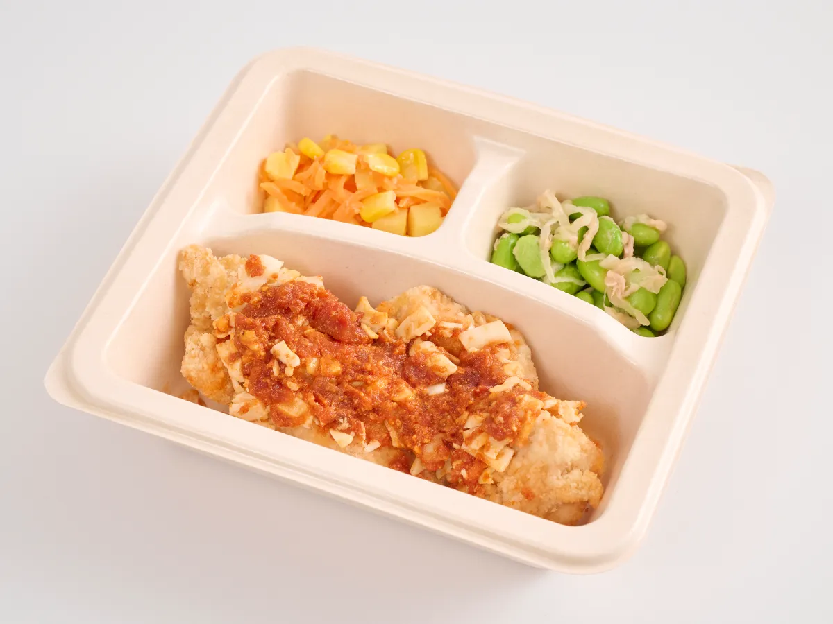 チキンのトマトチーズがけ