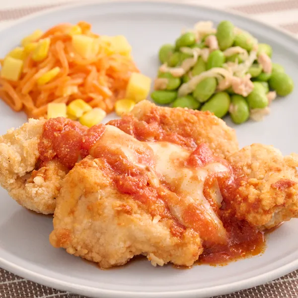 チキンのトマトチーズがけ