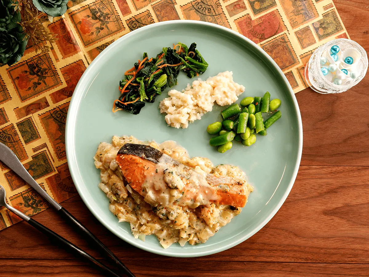 ポルチーニ香る！銀鮭の具沢山クリーム仕立て