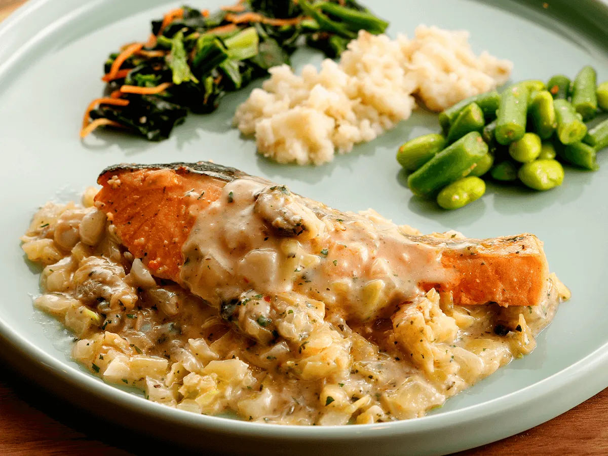 ポルチーニ香る！銀鮭の具沢山クリーム仕立て