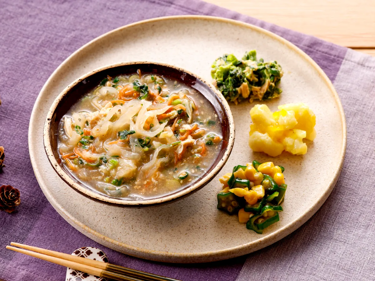 旨味胡麻だれと彩り野菜のこんにゃく麺