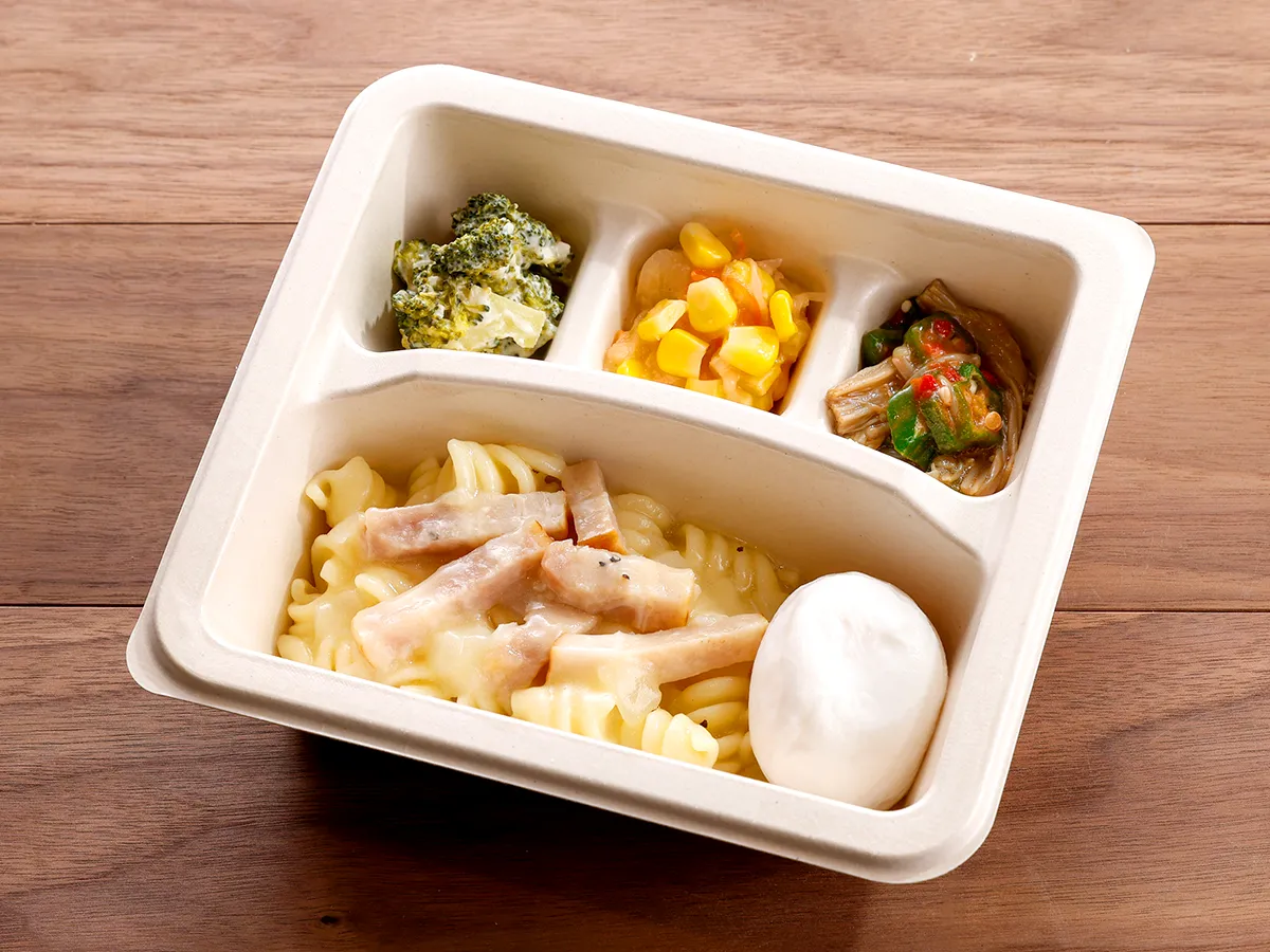 半熟卵のカルボナーラショートパスタ
