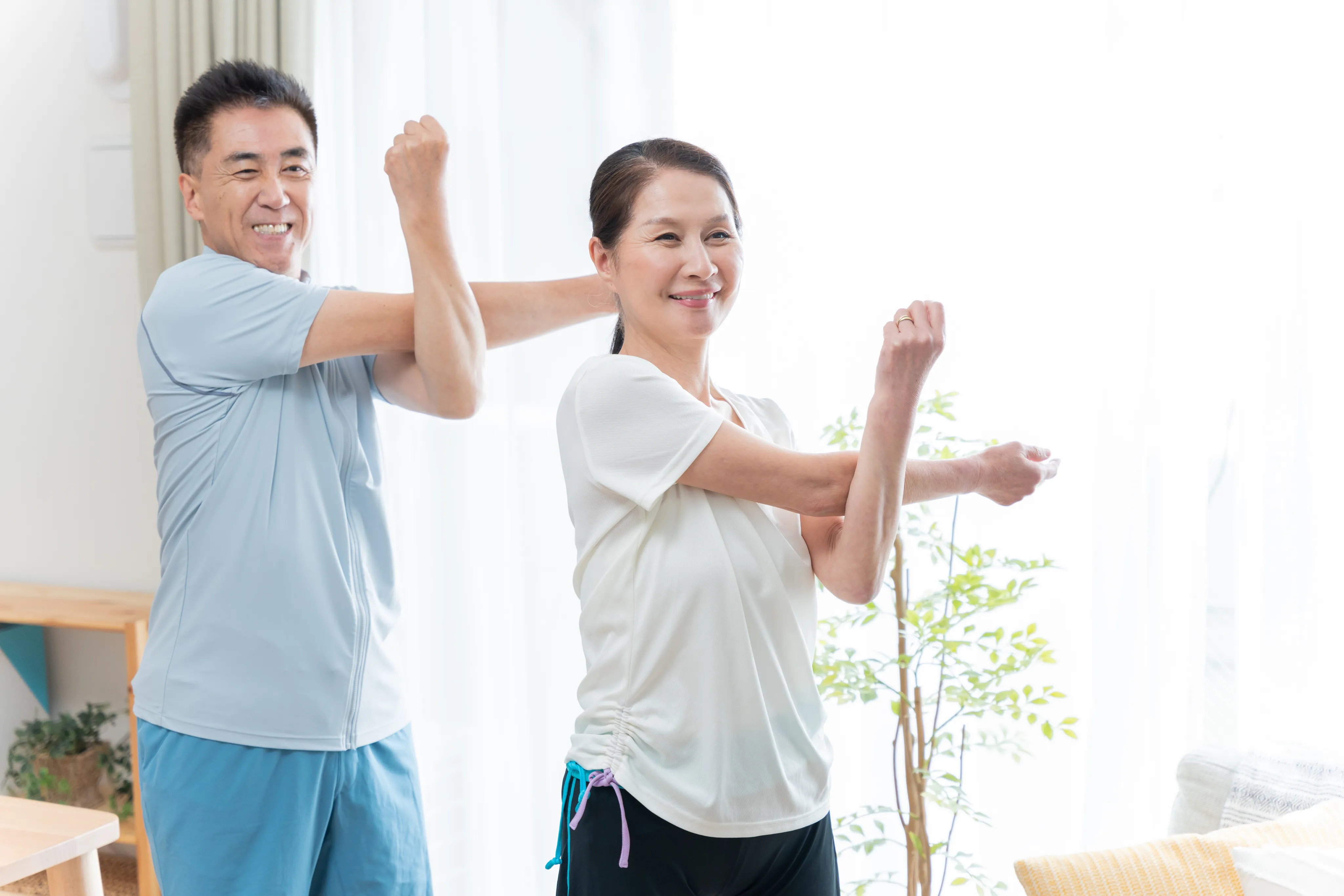 健康が気になるシニアの方の食事の様子