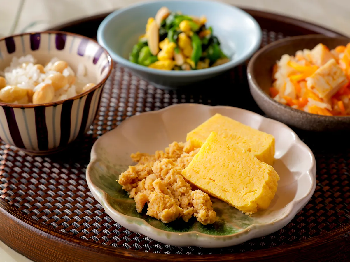 甘から鶏そぼろとふんわり出汁巻き